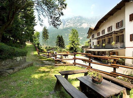 Albergo Il Castellino Boario Terme エクステリア 写真